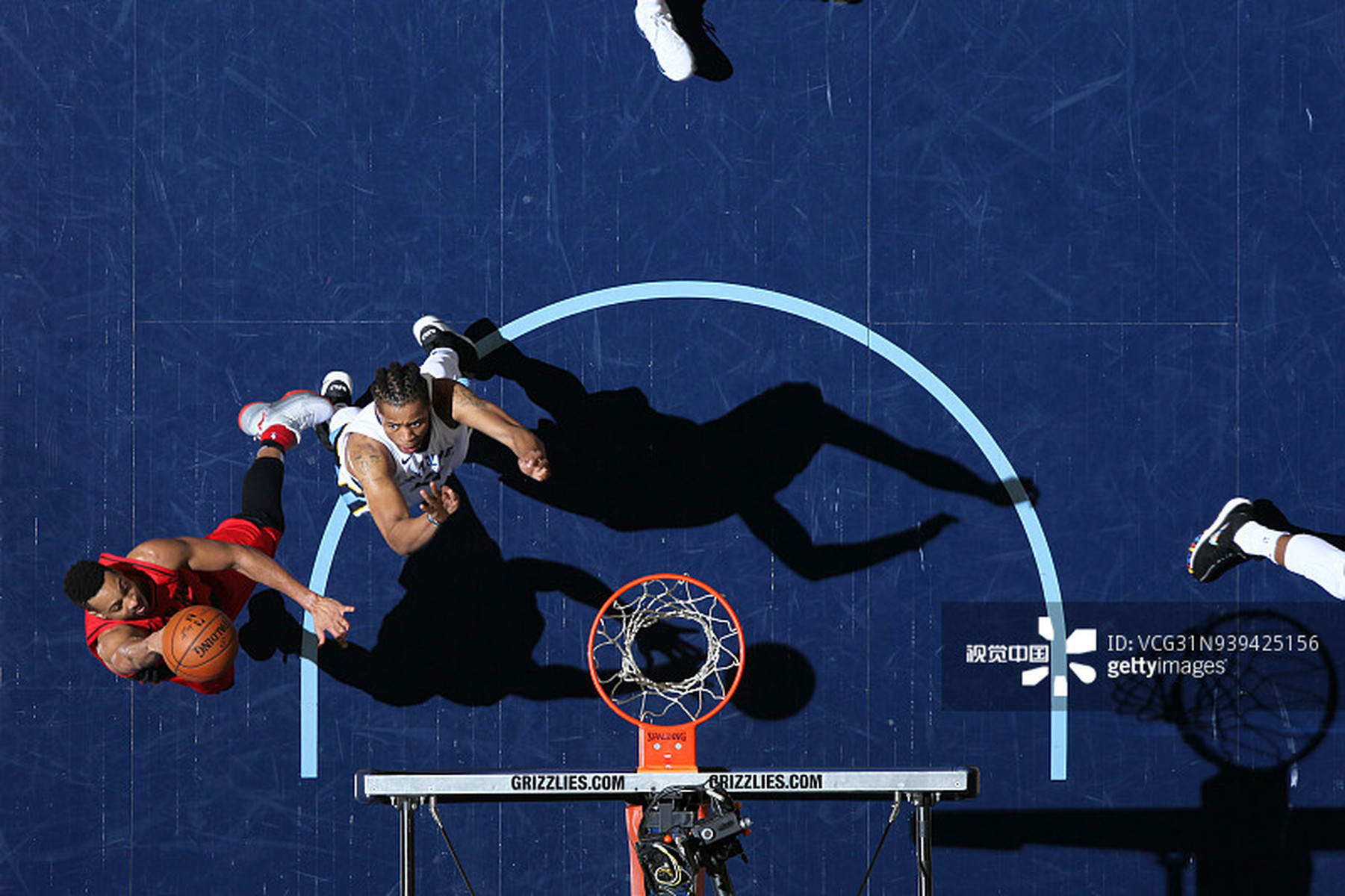 率先赢下首 率先赢下首